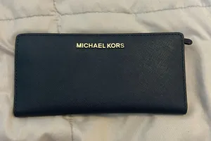 Michael Kors Wallet thumbnail 1