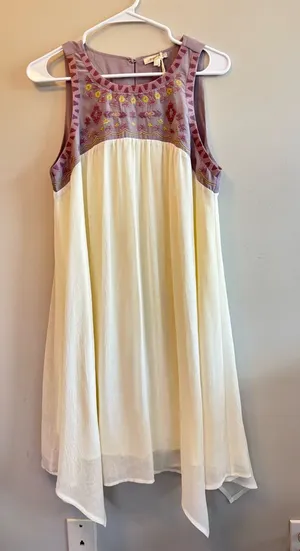 Mystree Embroidered‎ Yoke Dress Crinkle Chiffon Cream Gold Lavender NWT Large thumbnail 1