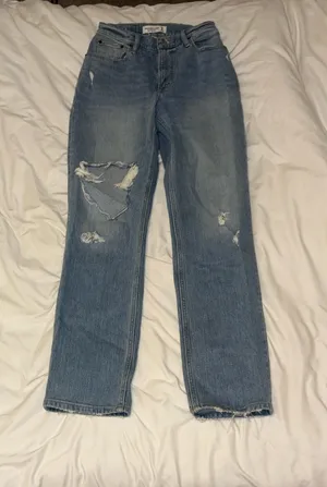 Abercrombie and Fitch 90’s straight ultra high rise jeans thumbnail 1