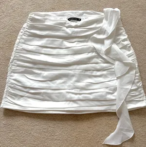 Abercrombie & Fitch White Mini Skirt Ruched Ruffle Medium thumbnail 1