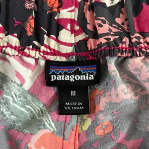 Patagonia Barely Baggies Tropical Kelp Garden Floral Print Hiking Shorts thumbnail 4