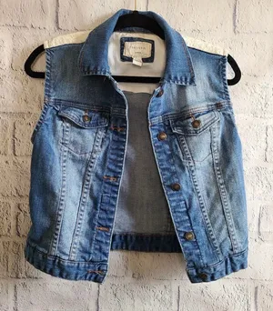 Forever 21 denim vest with lace detail thumbnail 1