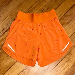 Lululemon Hotty Hot Shorts 4" Logo Print thumbnail 1