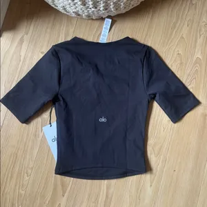 ALO Yoga SOFTSCULPT PERCISION HALF SLEEVE TEE thumbnail 4