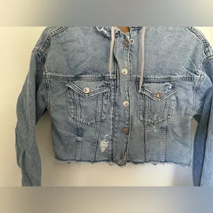 American Eagle Cropped Hooded Denim Jacket Distressed Raw Hem XS Light Wash thumbnail 12