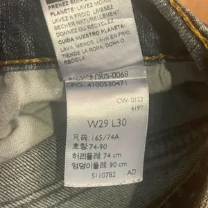 Levi’s signature bootcut denim blue jeans pants woman’s size 29 EUC thumbnail 6
