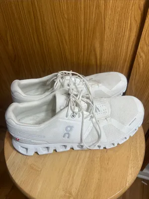 On Running Women's White Athletic Lace-Up Sneakers thumbnail 4