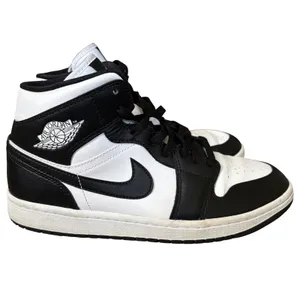 Nike Air Jordan 1‎ Mid Shoes Women's Sz 9.5 White Black Panda DV0991-101 thumbnail 3