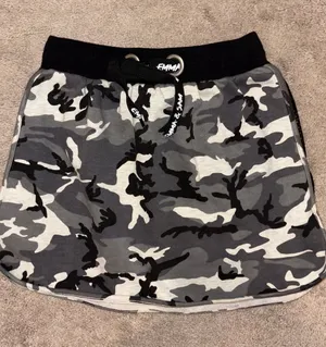 Emma & Sam Black and Gray Camo Mini Skirt Size: M thumbnail 1