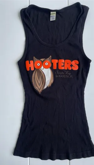 Hooters Restaurant Tank, Size L thumbnail 1