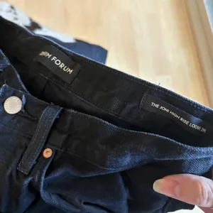 DENIM FORUM ARITZIA The Joni High Rise Loose Jeans Black‎ Size 28 thumbnail 2