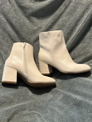 SO Rayven Bone Block Heel Ankle Boots – Size 7 thumbnail 4
