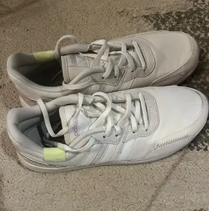 Adidas shoes thumbnail 2