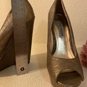 Steve Madden GOLD WEDGES thumbnail 2