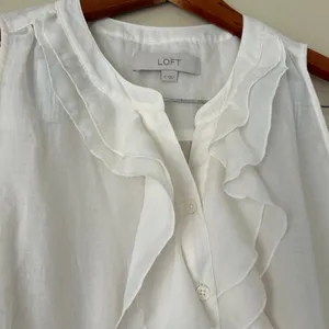 Ann Taylor Loft White Ruffle Button Down Tank Top Size Small thumbnail 9