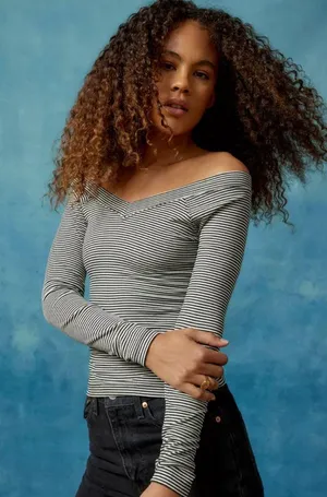 BDG Shannen Off-The-Shoulder Long Sleeve Tee thumbnail 2