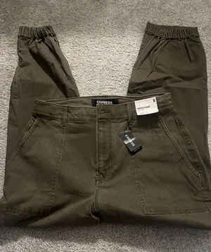Express Olive Green Cropped Straight High Rise Jogger pants size 8 NWT thumbnail 1