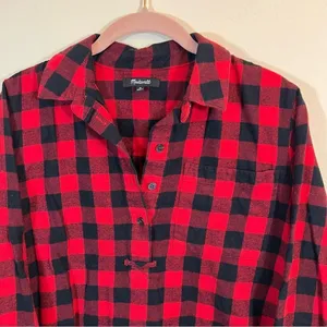 ✨‎ Madewell Women’s Red Black Buffalo Plaid Collared Long Sleeve Shirt Medium thumbnail 2