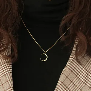 Boutique NWT Crescent Moon Necklace | Yellow‎ Gold Filled thumbnail 9
