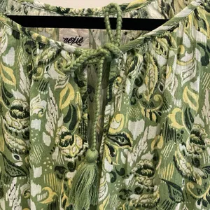 Aerie Smocked Waist Mini‎ Sundress Floral Kelly Green Womens M Boho Festival thumbnail 3
