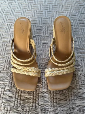 Universal Threads Braided Straw Block Heel Sandals in Tan thumbnail 3