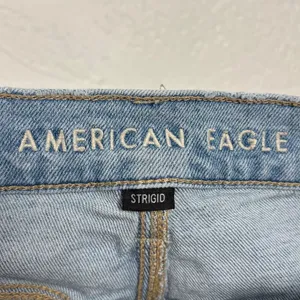 American Eagle Strigid Highest Rise 90s Boyfriend Short Light Wash Size 18 thumbnail 4