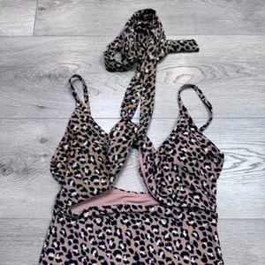 Aerie Womens Leopard Print Cutout Wrap One Piece Swimsuit Tan Black Medium‎ thumbnail 3