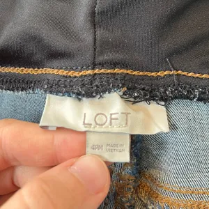 Loft Maternity Dark Wash Jeans- Size 4 Petite Medium thumbnail 4