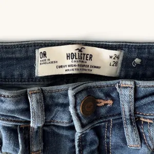 Hollister Curvy Skinny Jeans Womens 24x28 Distressed Medium Wash‎ Stretch Denim thumbnail 2