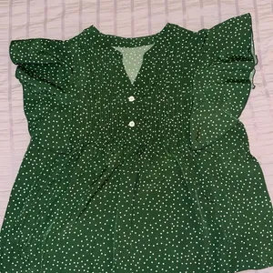 Green Ruffle Sleeve Polka Dot Blouse – Size L thumbnail 3