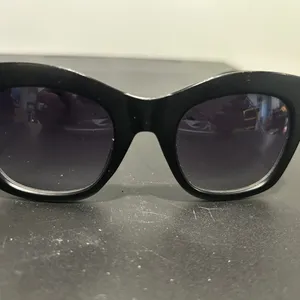 Steve Madden Black Sunglasses Sleek Design UV Protection thumbnail 2
