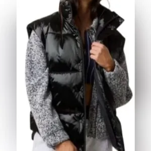 NWT!! Offline by Aerie Shiny Black Women's Puffer Vest Size XXL thumbnail 2