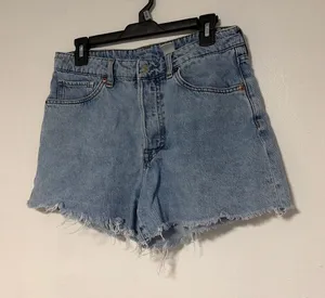 H&M High-Waisted Shorts thumbnail 1
