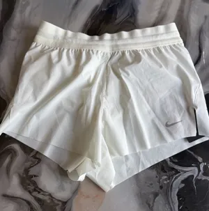 Nike Swift Dri-FIT Shorts Mujer XS Nuevos thumbnail 1