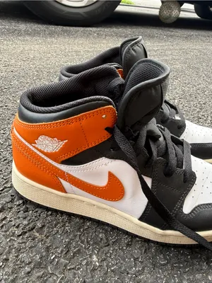 Air Jordan 1 Mid Black White Orange Youth 5.5Y / Women’s 7 thumbnail 3