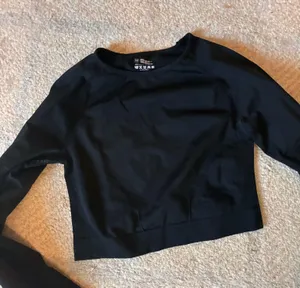 Athletic long sleeve gym shirt cropped fitted thumbnail 2