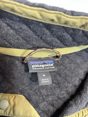 Patagonia Organic Cotton Quilted Snap Pullover in Dark Gray with Olive Accents thumbnail 3