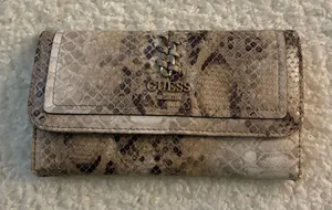 NWOT GUESS snakeskin-textured pattern wallet w/ metal logo on the front closure thumbnail 1