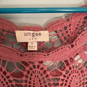 Umgee Pink coral crochet Lace boho top Blouse! Size small! thumbnail 5