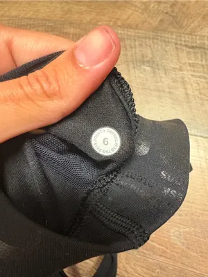 The LuLulemon Energy Black Manifesto Athletic Sports Bra Size 6 thumbnail 4