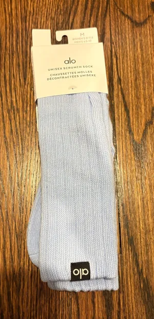 BNWT Alo Scrunch Socks Seashell Blue M thumbnail 1