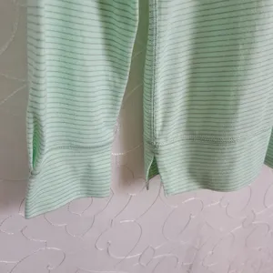 Lululemon Weightless Shirt @M Green Striped Crew Neck Pullover Lightweight Sheer Size undefined thumbnail 4