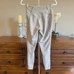 Abercrombie & Fitch YPB sculptLUX 7/8 Leggings Sand Size Small thumbnail 6
