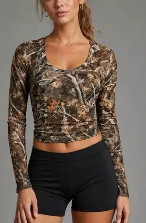 Women’s Camo Print Long Sleeve V-neck Cropped Stretch Top Size Medium thumbnail 1