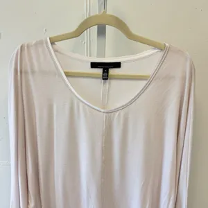 White House Black Market Nude Pink Dolman Sleeve Scoop Neck Chain Trim Top Med thumbnail 4