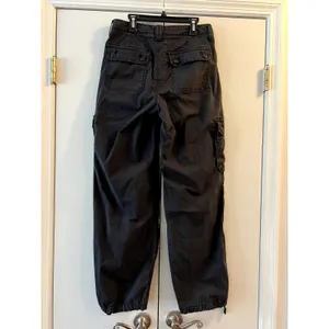 American Eagle AE Snappy Stretch Baggy Cargo Jogger Pants Black Size 6 thumbnail 5