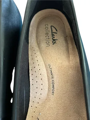 Clarks Marilyn Sara Pumps Black Leather Sz 9/40 Patent Toe Cap Block 1.5” Heel thumbnail 6