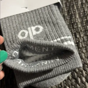 Alo Yoga Unisex Half Crew Sock Athletic Heather Grey Size Medium NEW thumbnail 5