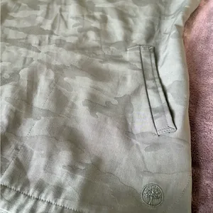 Healing Hands Olive Green Camo Print Two Pocket Scrub Top thumbnail 5