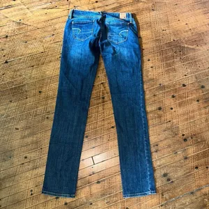 American Eagle skinny distressed normcore size 2 jeans thumbnail 3